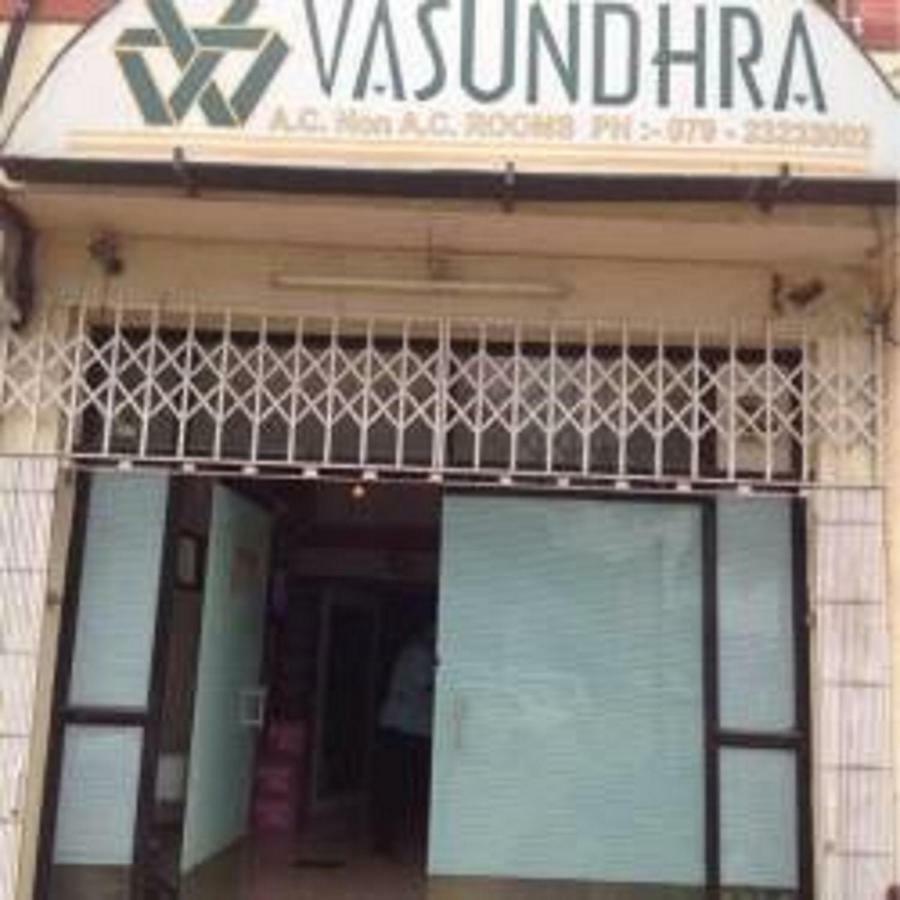 Hotel Vasundhra Gandhinagar Kültér fotó